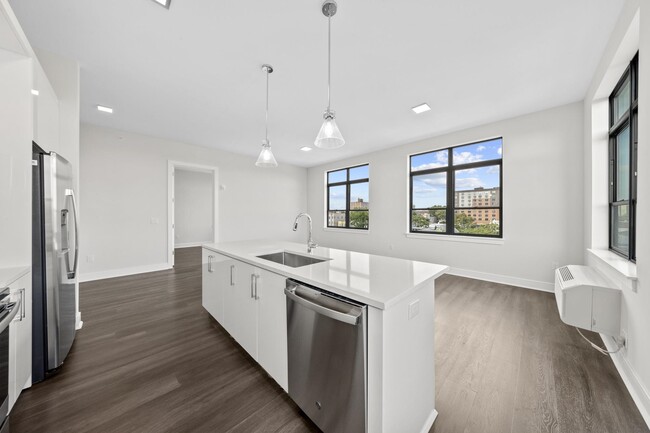 Building Photo - 121 34th St