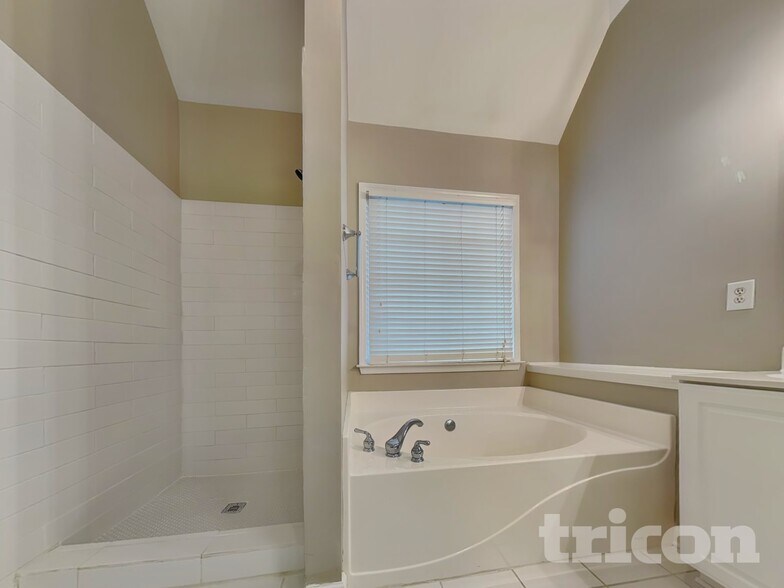 Building Photo - 206 Brightwater Dr