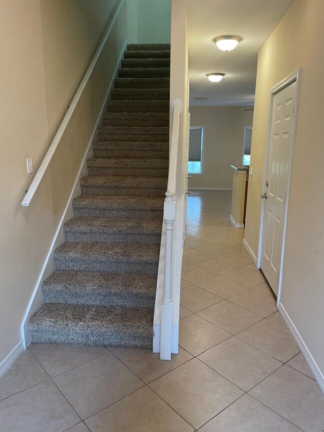 Building Photo - 862 Fairview Dr