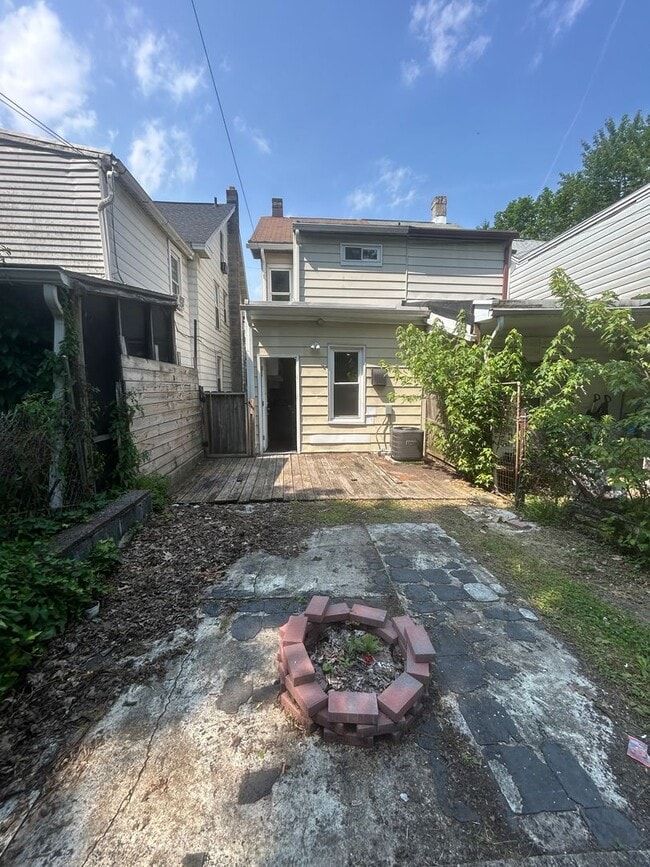 Building Photo - 2369 Canby St