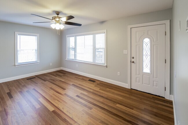 Building Photo - Gorgeous 4-Bedroom Home in Goose Creek