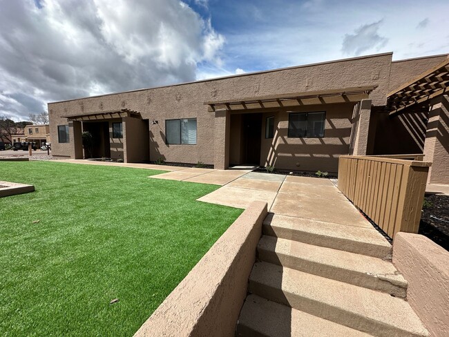 Building Photo - APARTMENT WITH GARAGE INCLUDED - SEDONA - ...