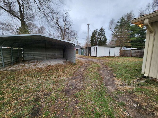 Building Photo - 2955 S 13 1/2 St