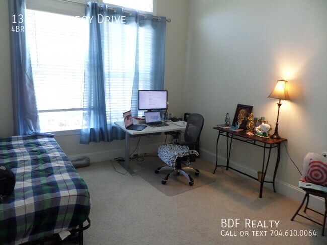 Building Photo - 13113 Kornegy Dr