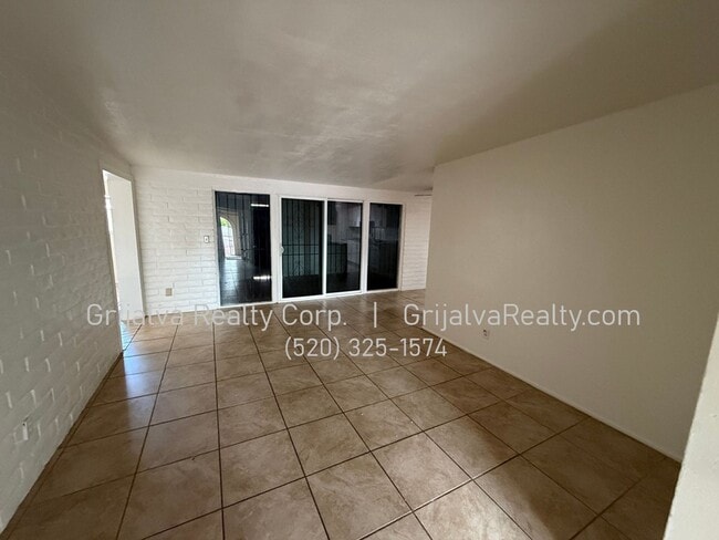 Building Photo - 3325 S Elson Ave