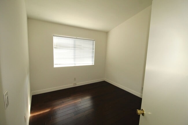 Building Photo - Cape Weston Condo with Great Layout!