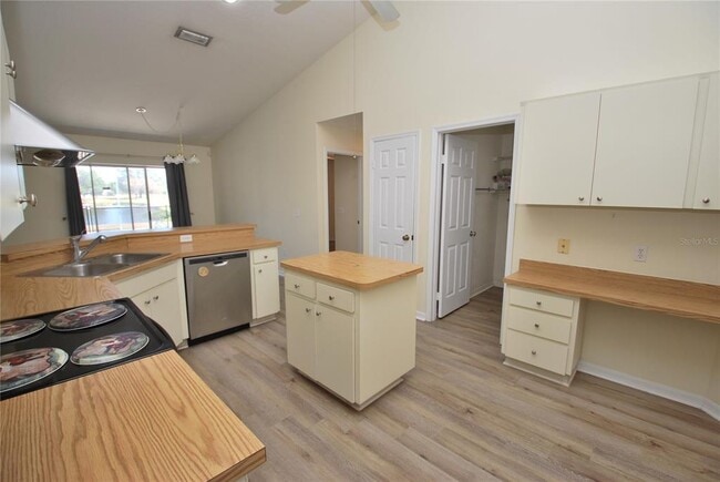 Building Photo - 1626 Compton St