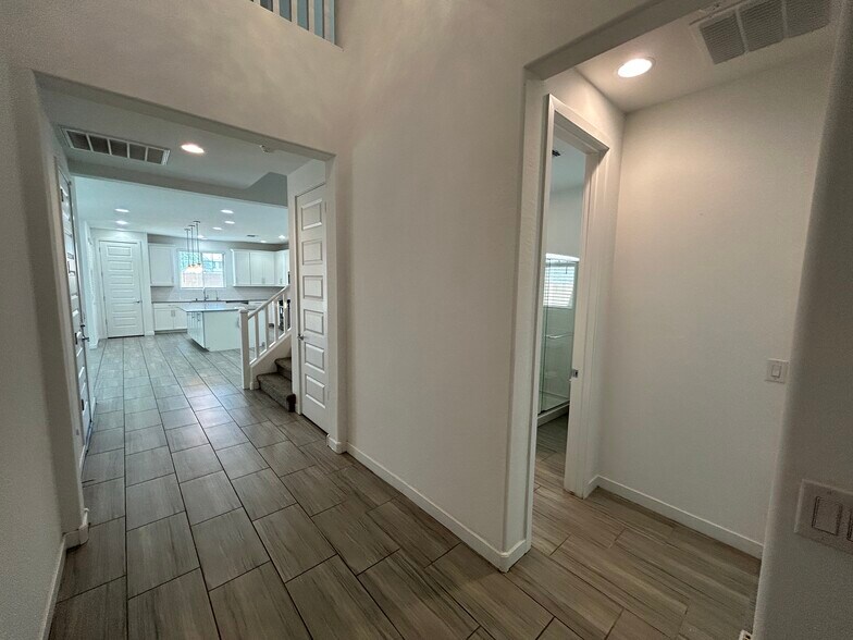 Building Photo - 4056 S Portland Ave