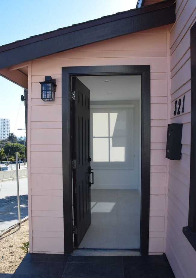 Building Photo - 317 Ocean Park Blvd