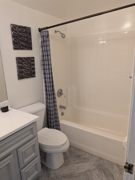 Building Photo - 626 N Cahuenga Blvd