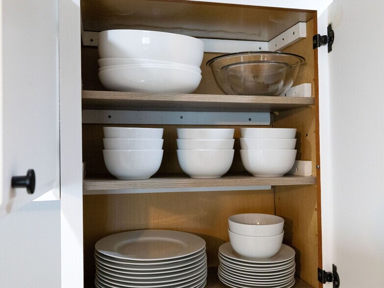 Building Photo - 168 School St