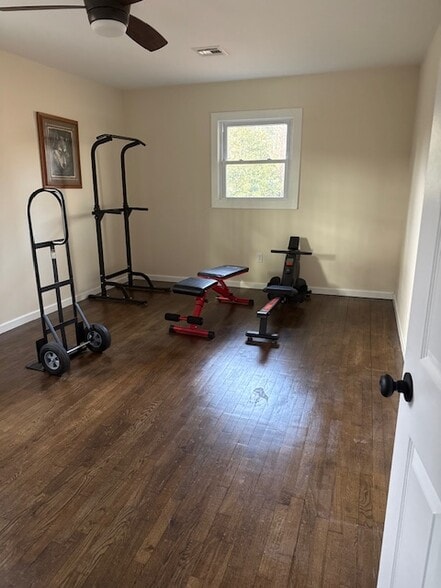 Building Photo - 4810 Meadowlark Dr