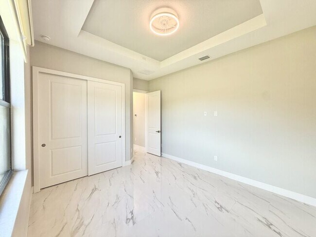 Building Photo - 20 Coxswain Dr