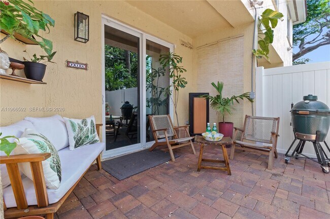 Building Photo - 5343 SW 40th Ave