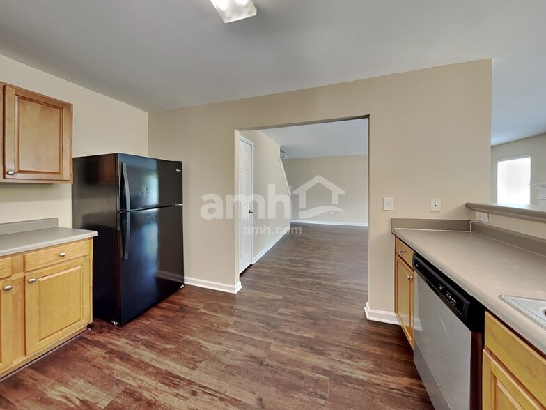 Building Photo - 2920 Mayfair Dr
