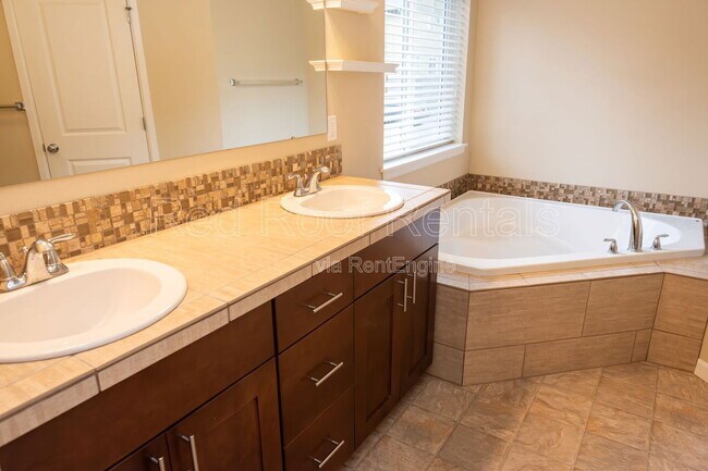 Building Photo - 4014 203rd St Ct E