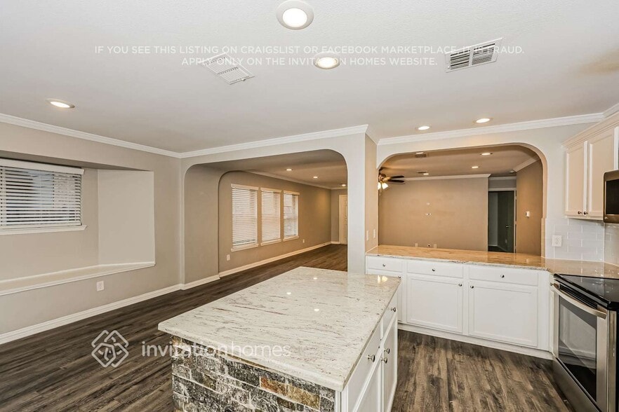 Building Photo - 704 Gibson St