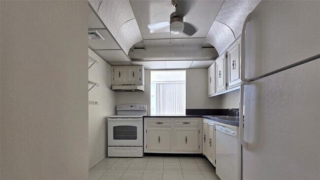 Building Photo - 2001 Atlantic Shores Blvd