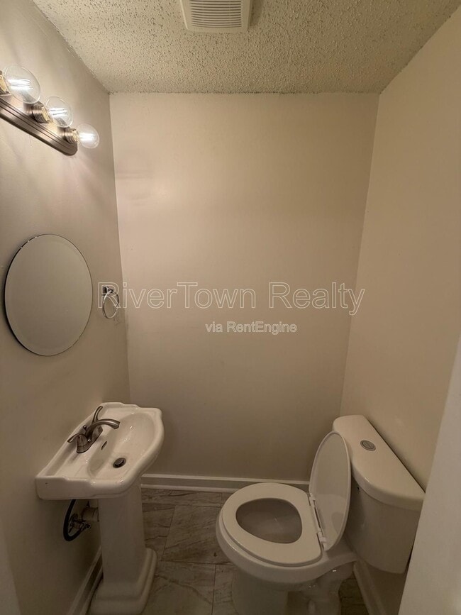Building Photo - 4550 Quince Rd