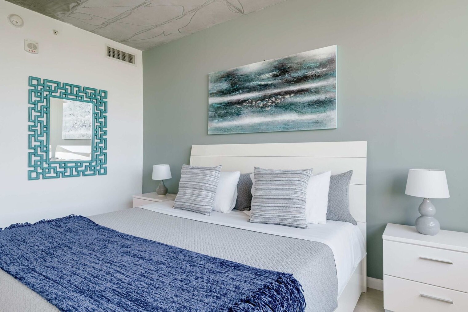 Building Photo - 3250 NE 1st Ave