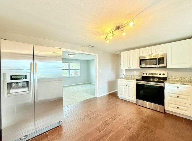 Building Photo - 7150 79th St N