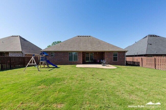 Building Photo - Stunning home in Hamptons Subdivision w/an office! Near Stonebridge Meadows GC!