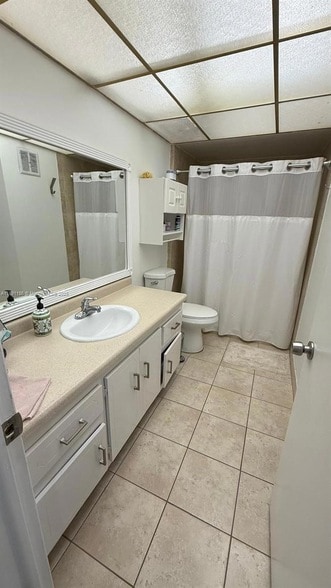 Building Photo - 140 Lakeview Dr