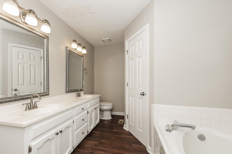 Building Photo - 1318 Knight Dr