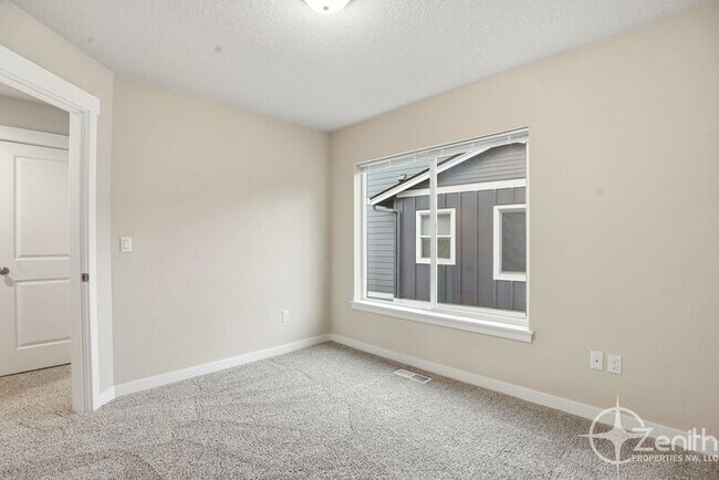 Building Photo - 18212 NE 47th Ave