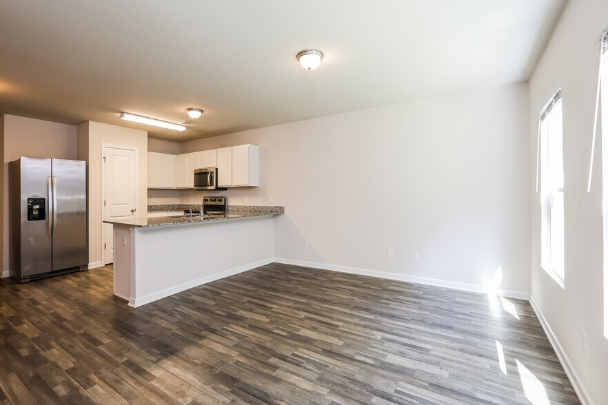 Building Photo - 208 Saddle Brooke Trce