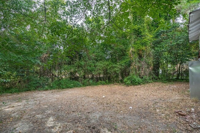 Building Photo - 1522 Columbia College Dr