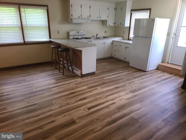 Primary Photo - 65 E Hanover St