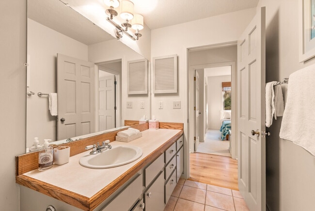 Building Photo - 2415 The Haul Over