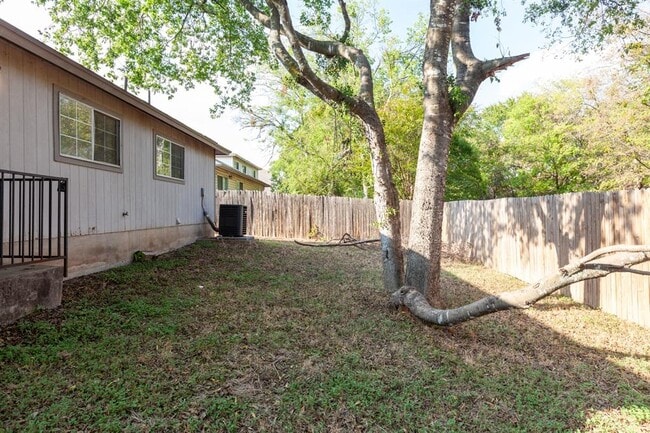 Building Photo - 1328 Water Spaniel Way