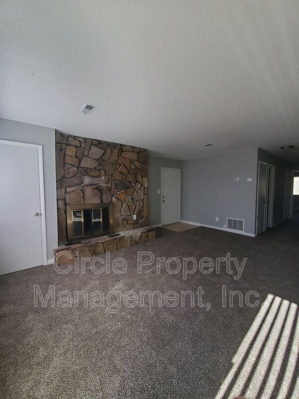 Building Photo - 2021 Highridge Dr SW