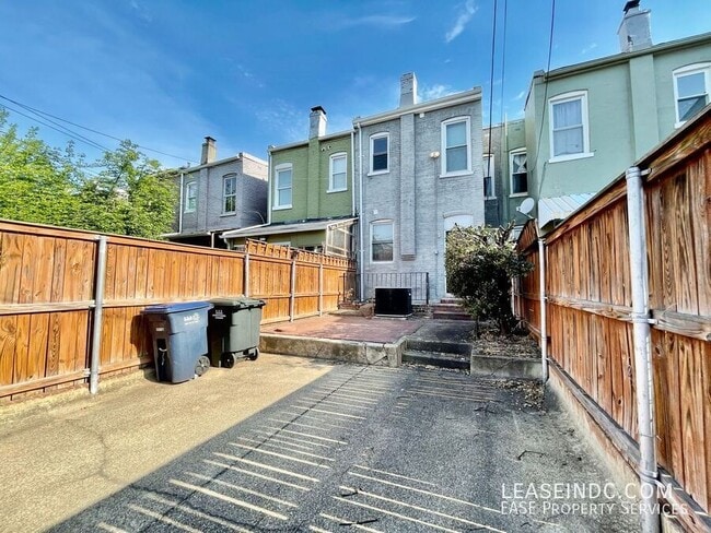 Building Photo - 20 Randolph Pl NW