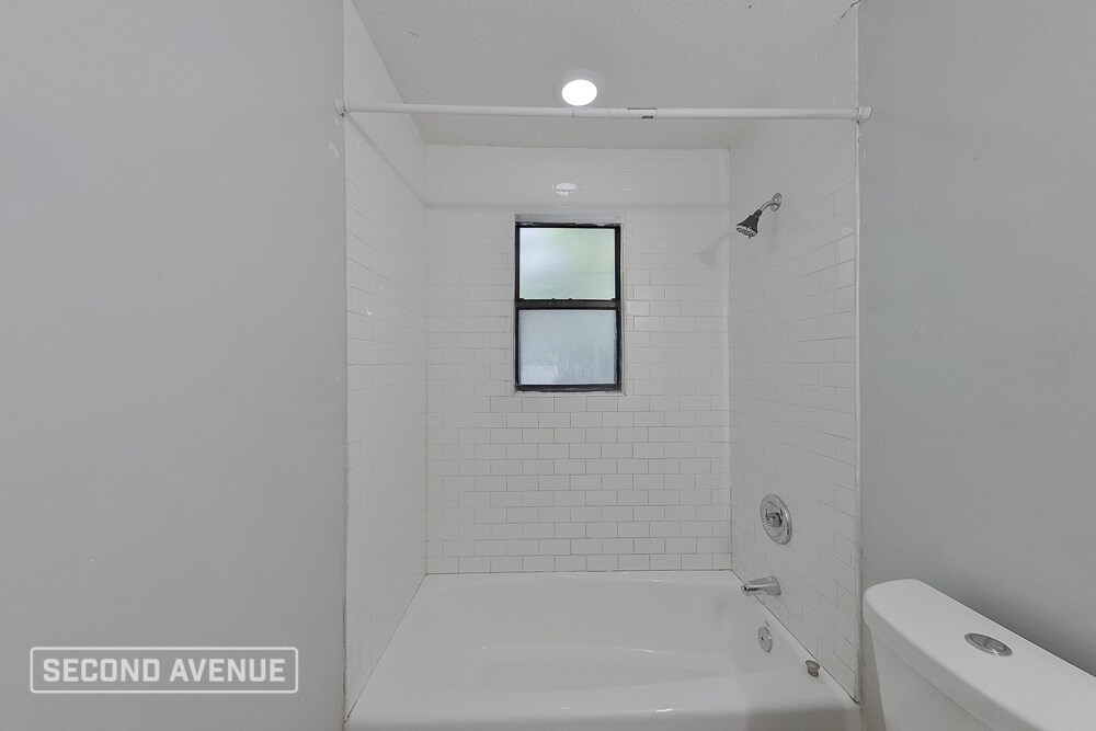 Building Photo - 7029 Fontainebleau Crescent