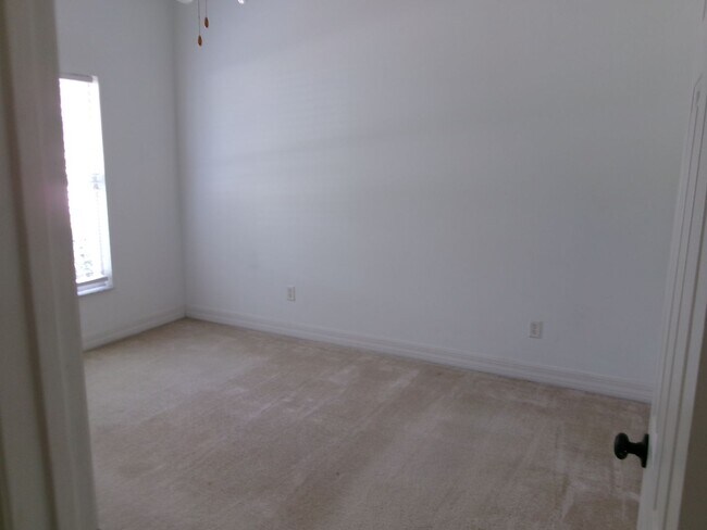 Building Photo - 12415 Lake Valley Dr