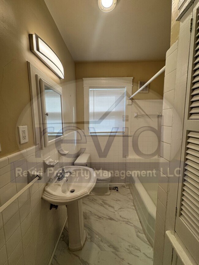 Building Photo - MALLORY 255