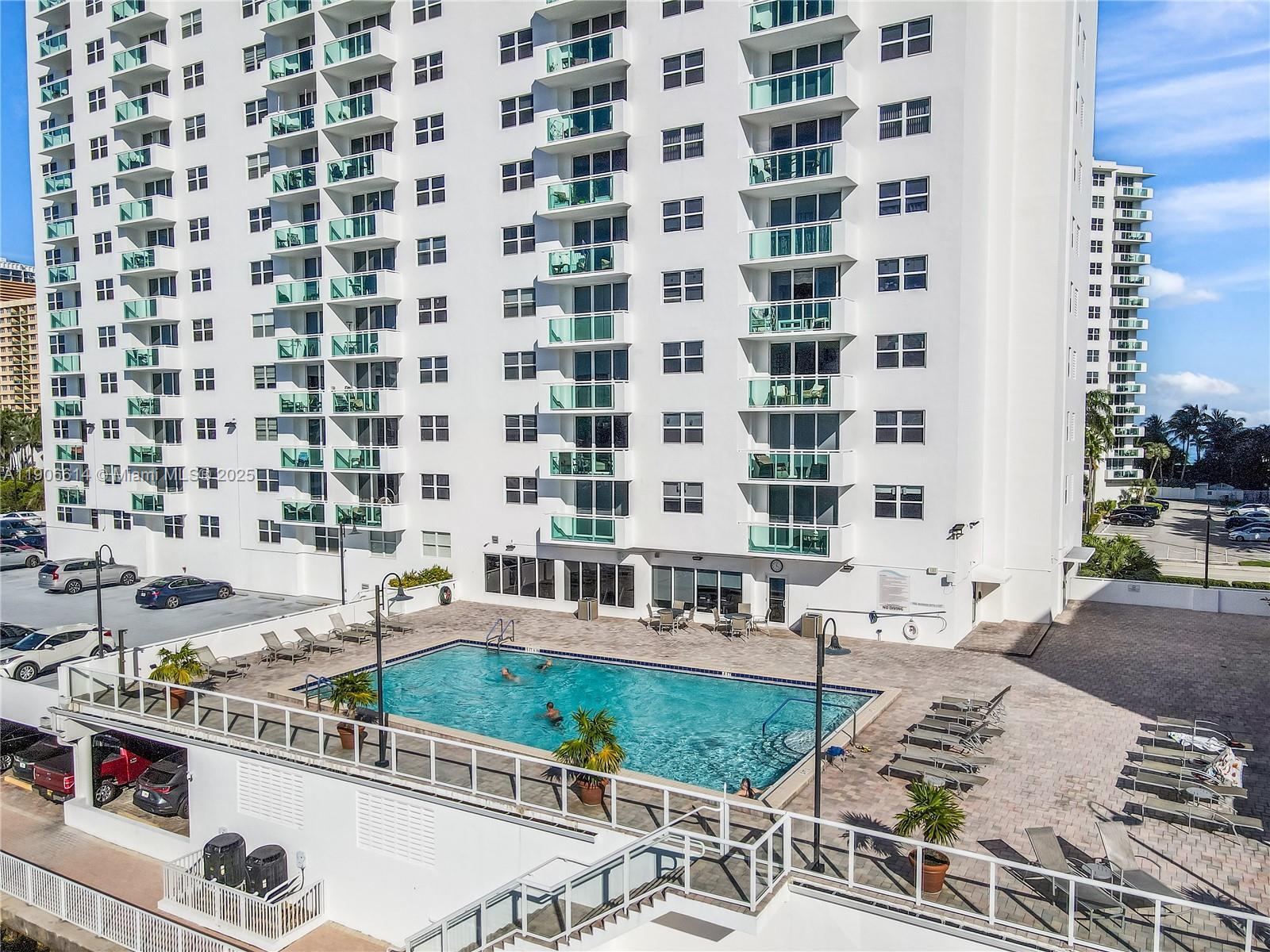 Building Photo - 3000 S Ocean Dr