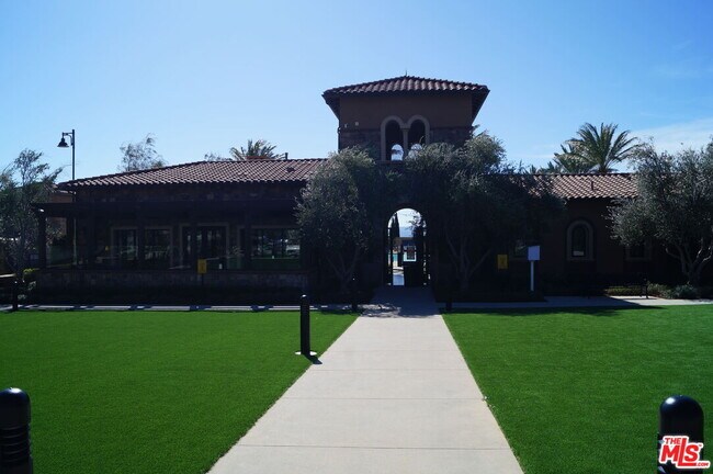 Building Photo - 20607 W Chestnut Cir