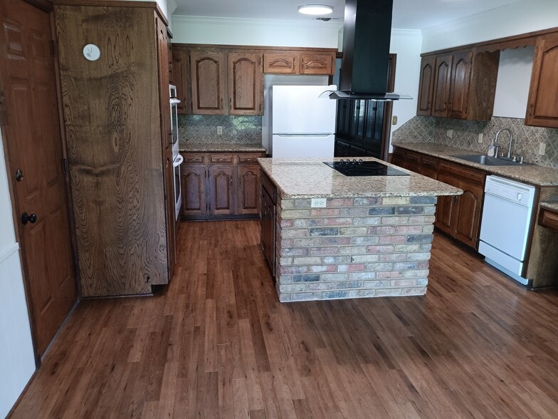 Building Photo - 2308 Wesley Cir
