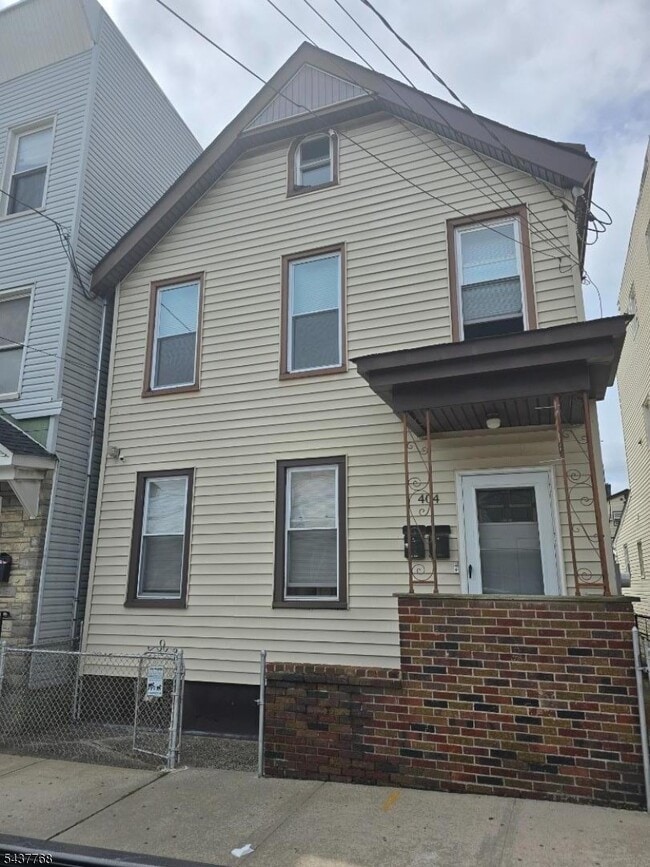 Building Photo - 404 N 2nd St