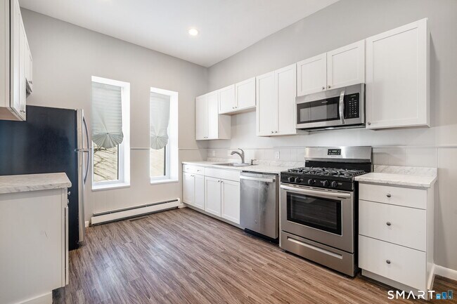 Building Photo - 300-302 Soundview Ave