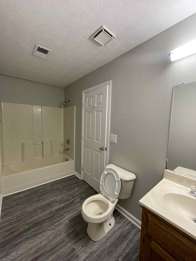 Building Photo - 207 Aqueduct Dr