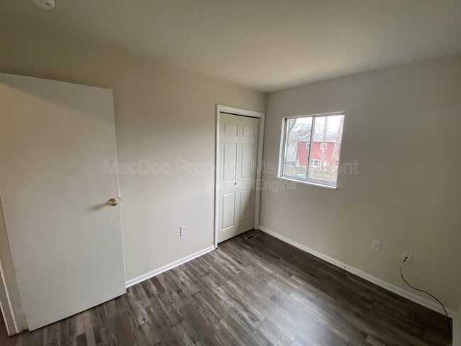 Building Photo - 928 Bellows Ave