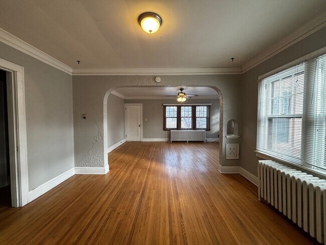 Building Photo - 104 6th Ave N