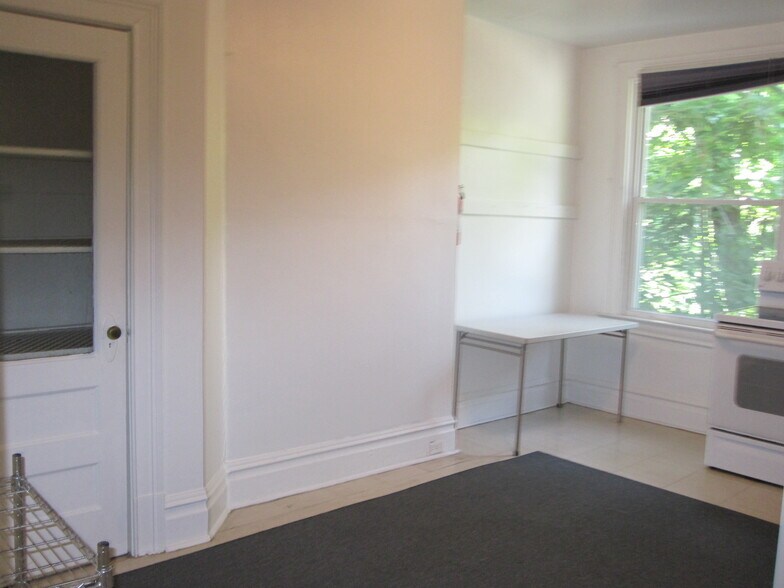 Building Photo - 5704 Darlington Rd