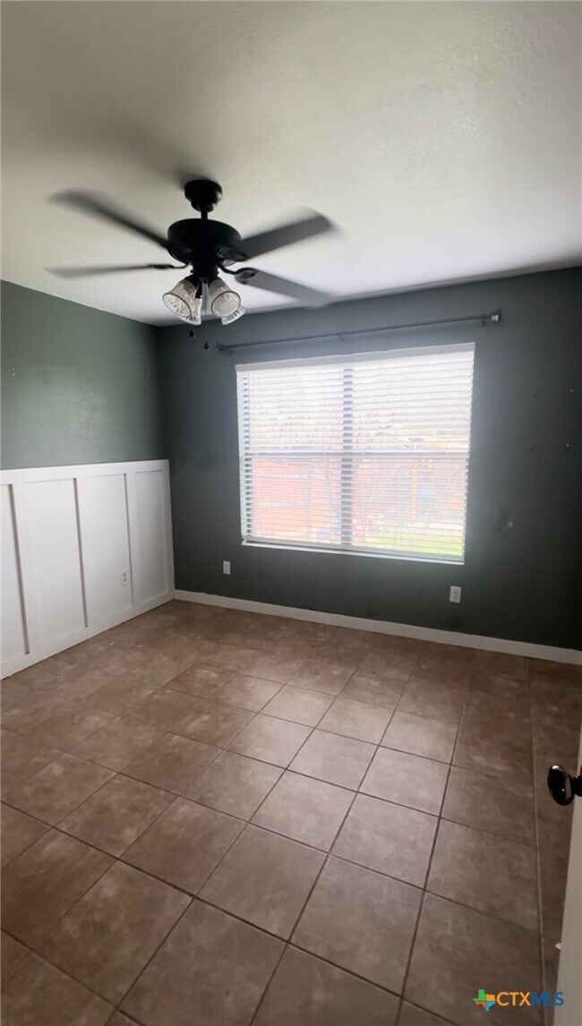 Building Photo - 2227 Sun Chase Blvd