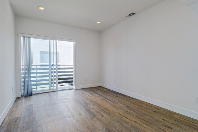 Building Photo - 5932 Lemp Ave